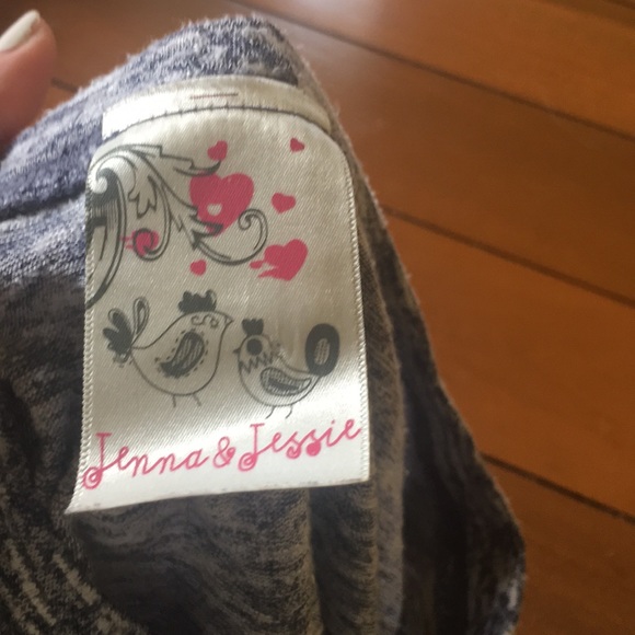 Jenna and Jessie long sleeve - Picture 3 of 4